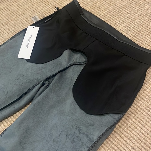 NWT Calvin Klein Women’s Faux Leather pull on Pants XS with pockets black - Picture 8 of 10